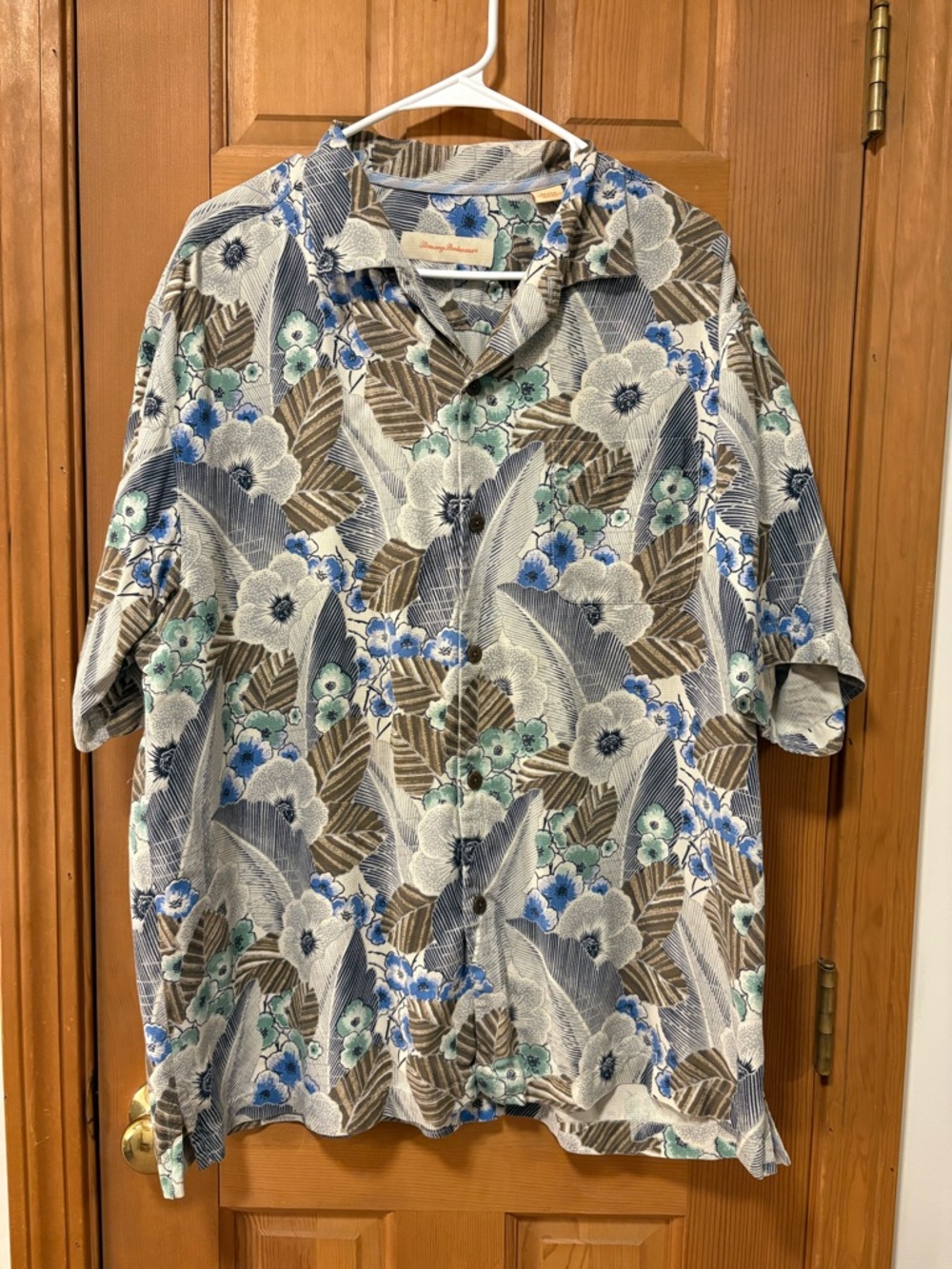 Tommy Bahama Silk Blue, Brown and Cream Floral Camp Hawaiian Shirt Size XL